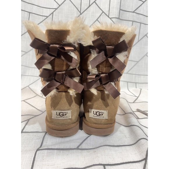 UGG Women's Chestnut Bailey Bow II Short Sheepskin Boots 1002954 Size 8 - Picture 4 of 8